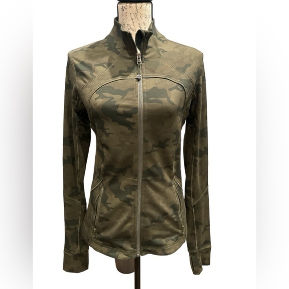 Lululemon Forme Jacket II Camo Savasana Camo Fatigue Green Sz 8 - Picture 5 of 8
